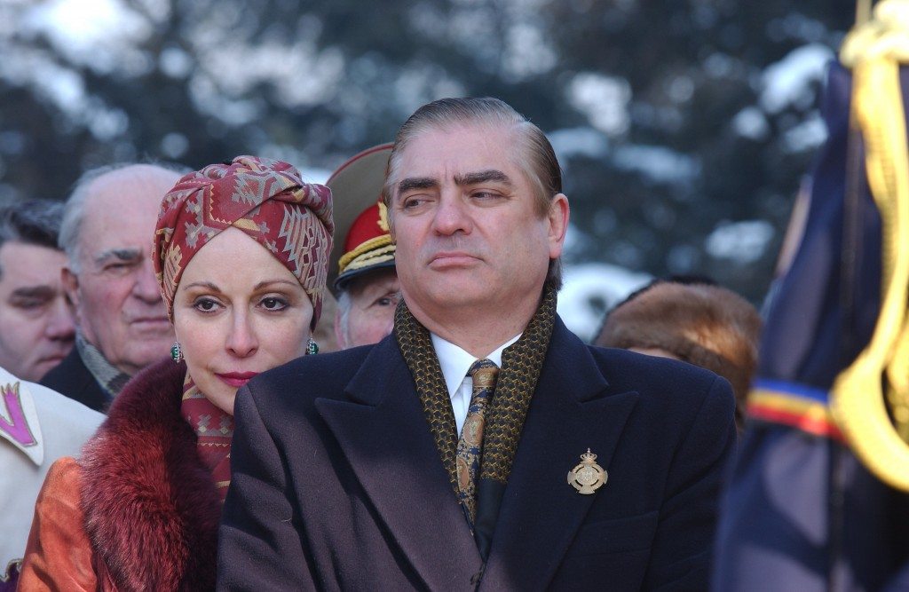 Ceremonie in timpul careia ramasitele pamantesti ale fostului rege al Romaniei Carol al II lea sunt depuse intr-unul din paraclisele in incinta Manastirii Curtea de Arges